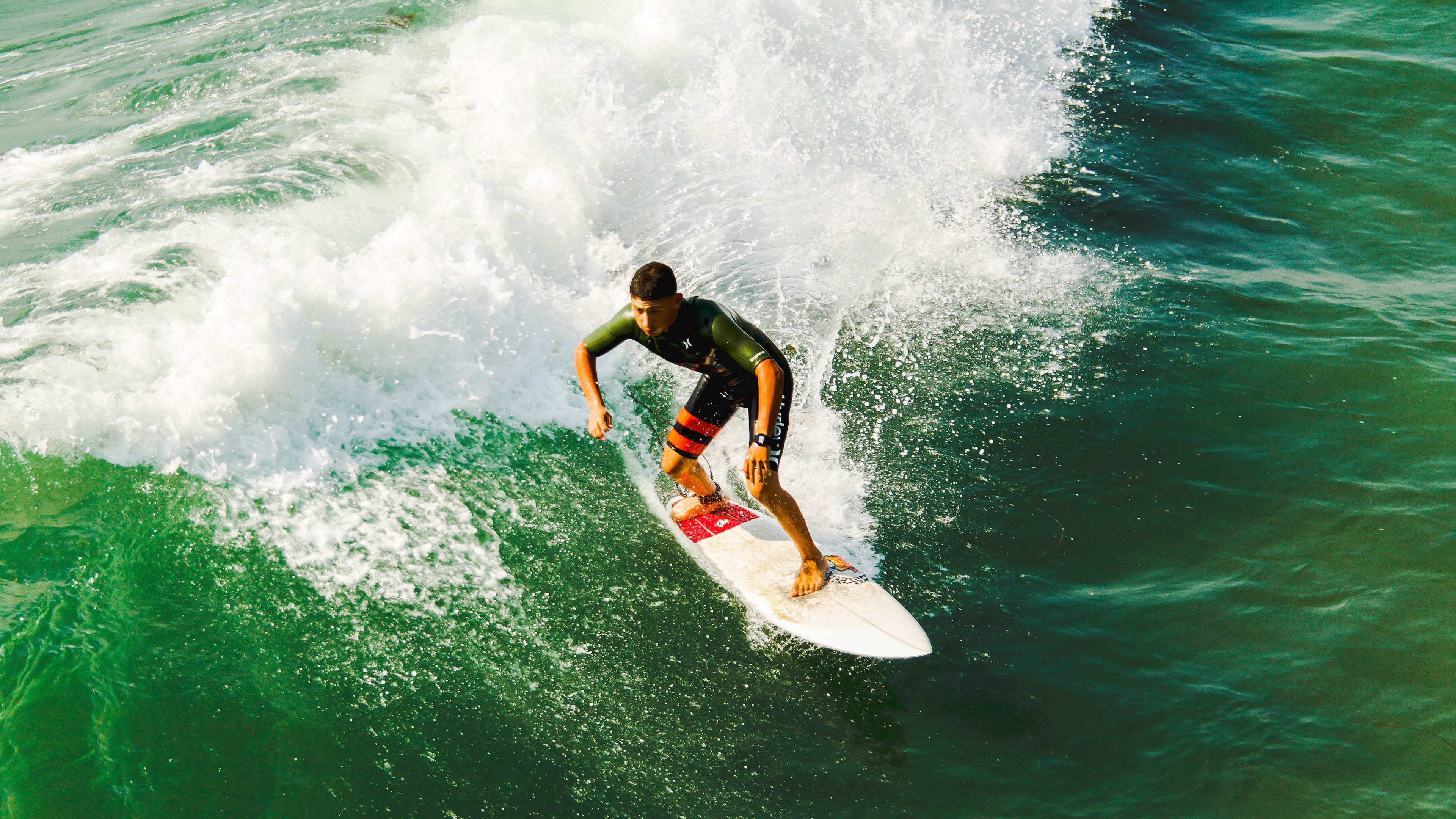 “德甲战局紧张，争冠队伍你追我赶”，德甲锦集